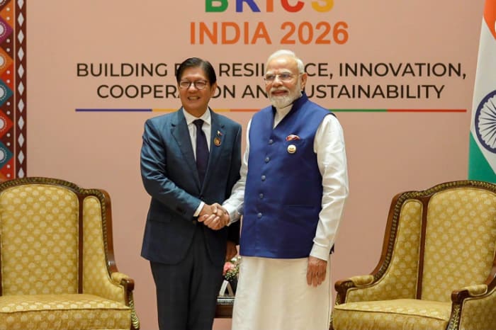 インドのモディ首相（右）とマルコス大統領