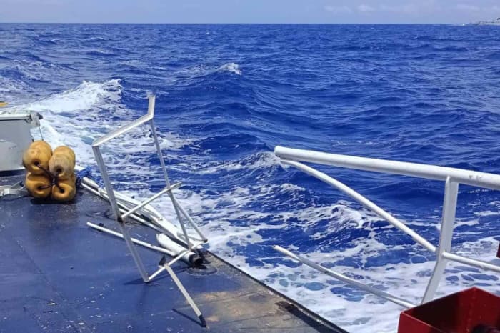 中国海警船の体当たりで破損したBFAR巡視船の手すり