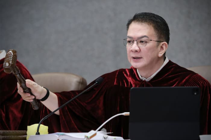 上院弾劾裁判所のエスクデロ裁判長