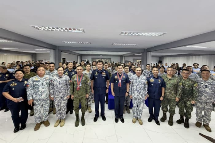 合同地震防災演習「パグササナイ・サンラカス」のＰＣＧ、国軍、ＰＮＰ各組織参加者ら