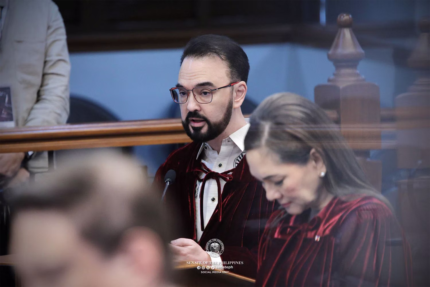 ７日の弾劾裁判審理に参加したアランピーター・カエタノ上院議員