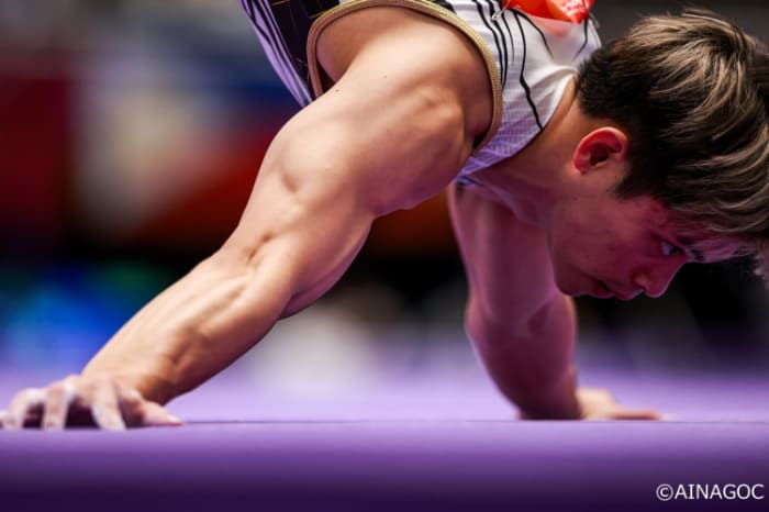 愛知・名古屋アジア大会の体操男子種目別床運動で優勝したカルロス・ユーロ