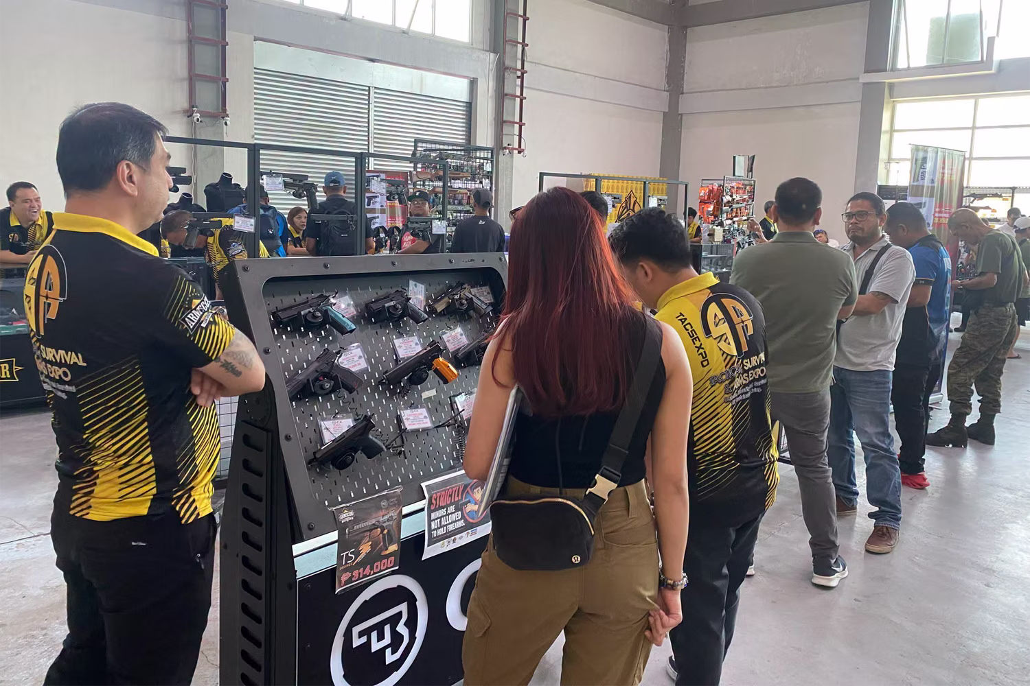 銃器販売会場（参考写真）