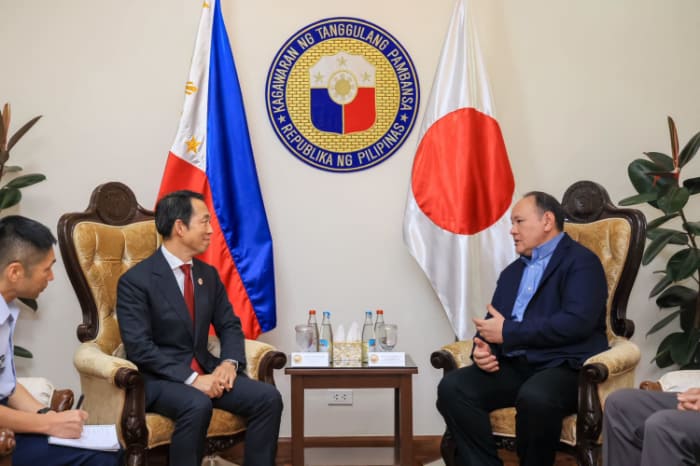 北川大使（左）とテオドロ国防相